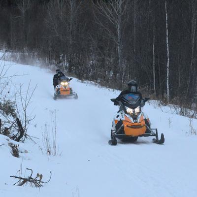 2 motoneiges au québec